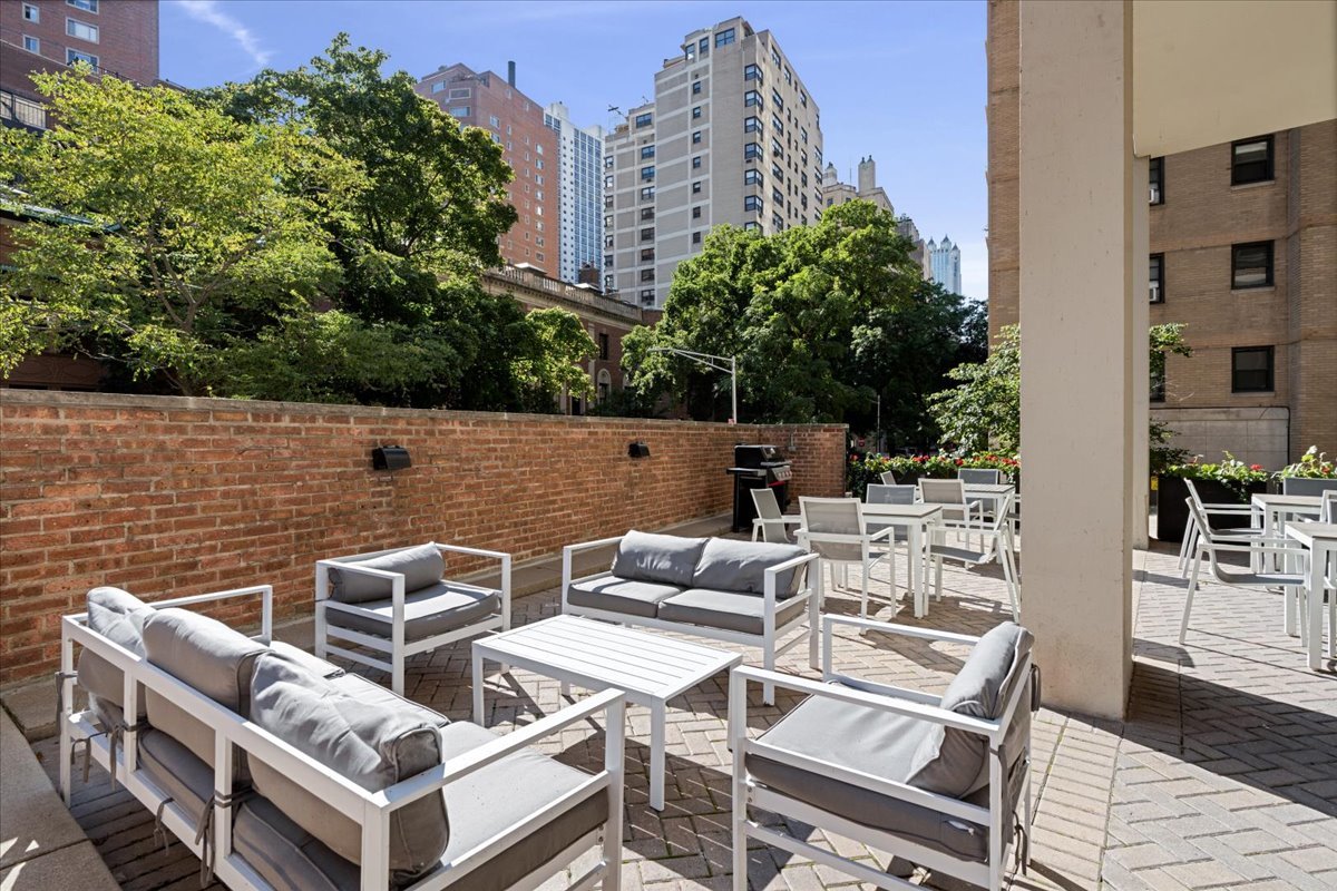 1 E Schiller Street Unit: 16C