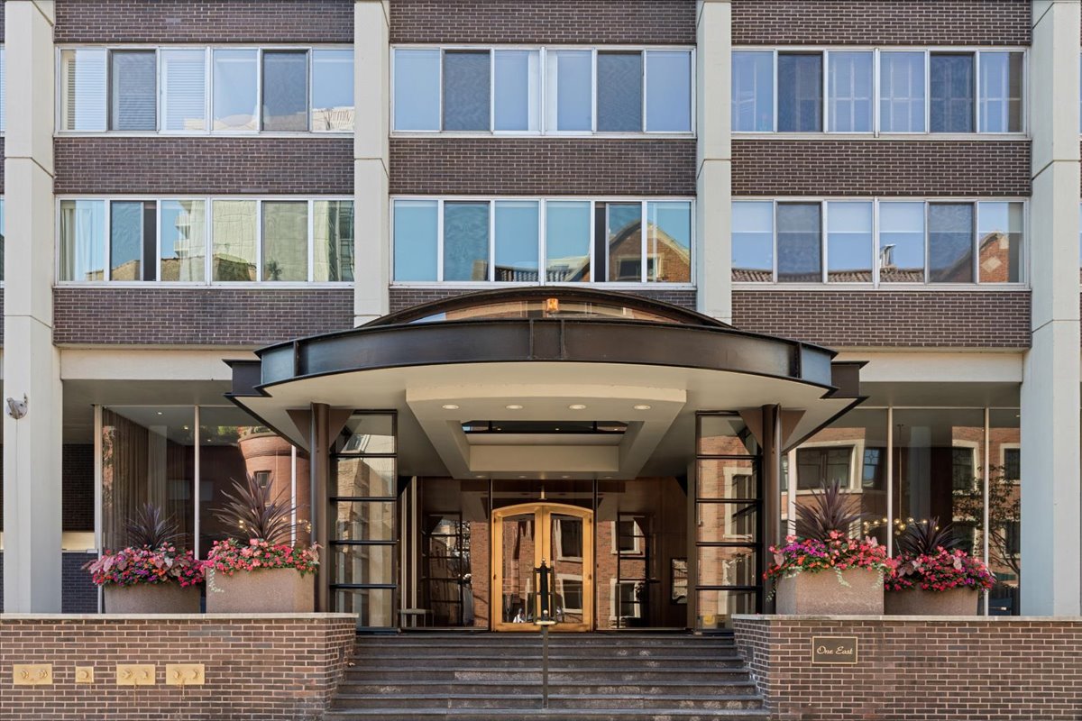 1 E Schiller Street Unit: 16C