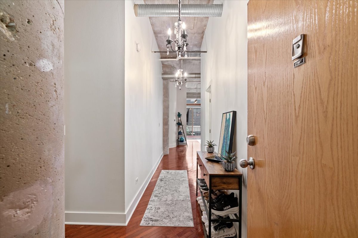 360 W Illinois Street Unit: 4E