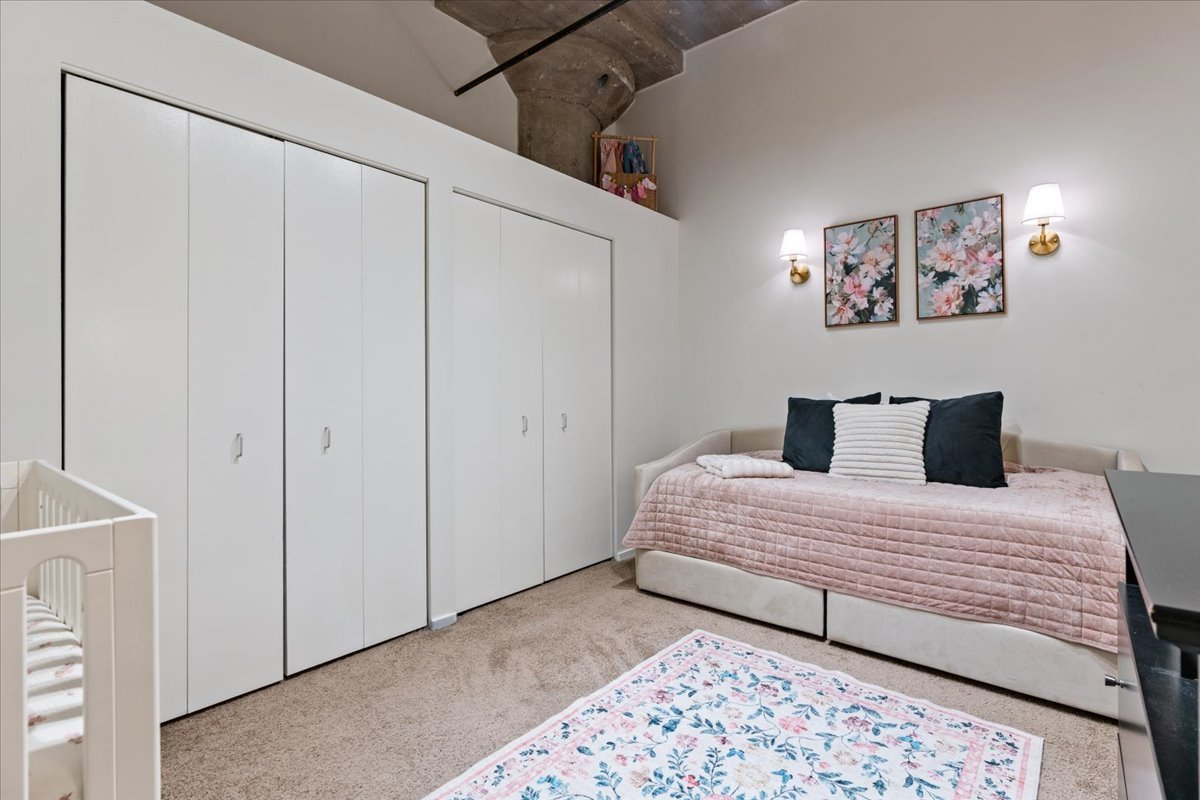 360 W Illinois Street Unit: 4E