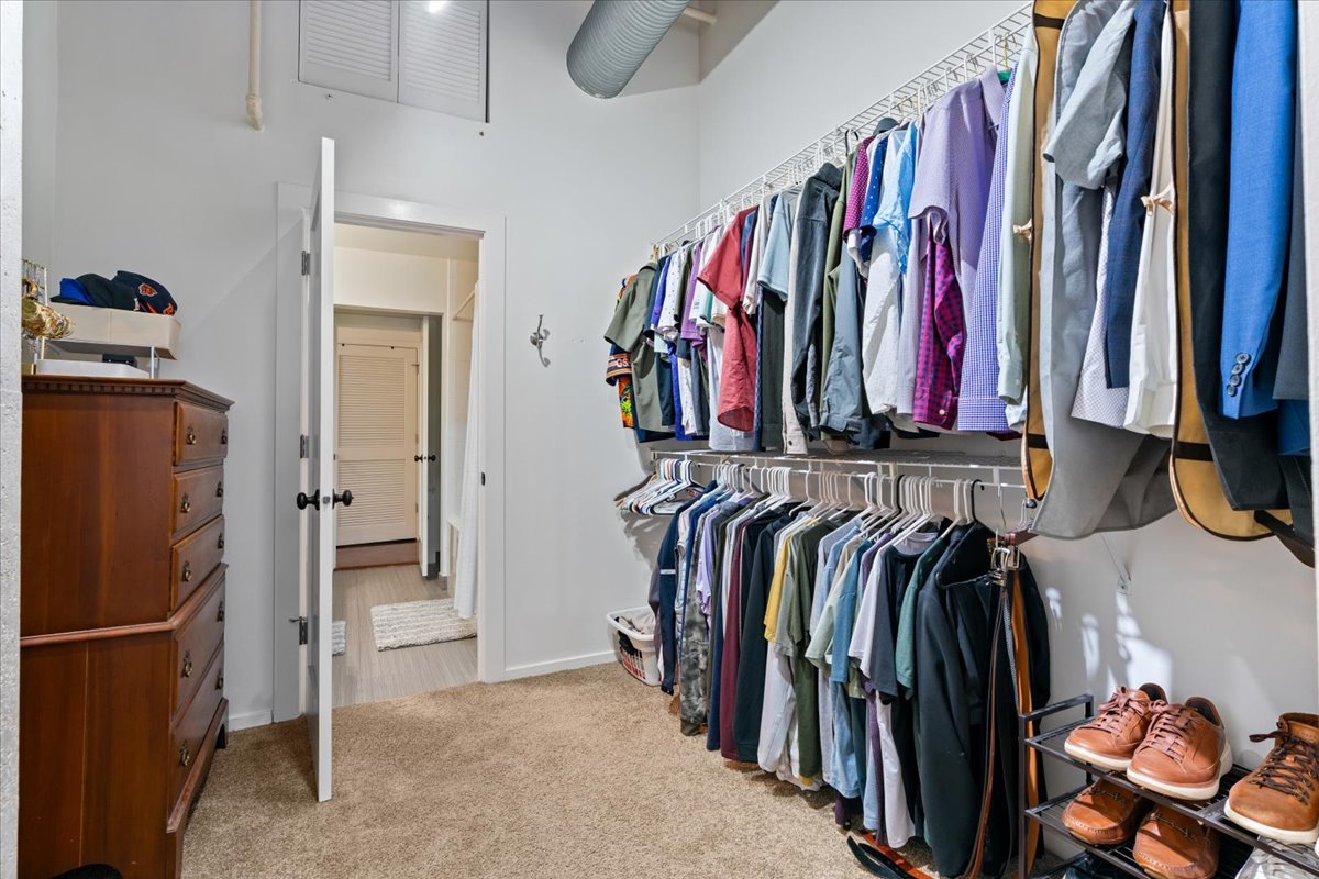 360 W Illinois Street Unit: 4E