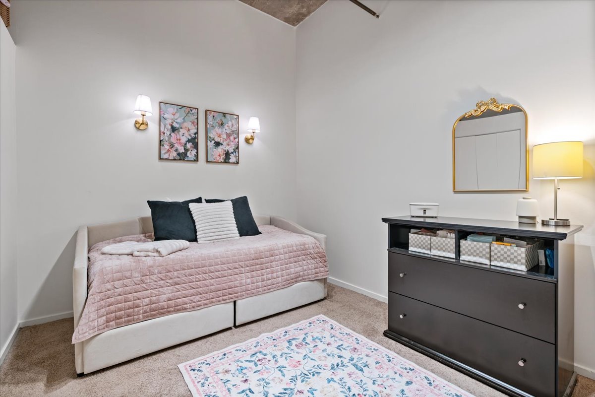 360 W Illinois Street Unit: 4E