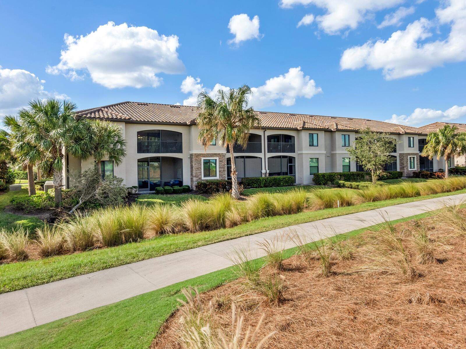 5538 PALMER CIR #206