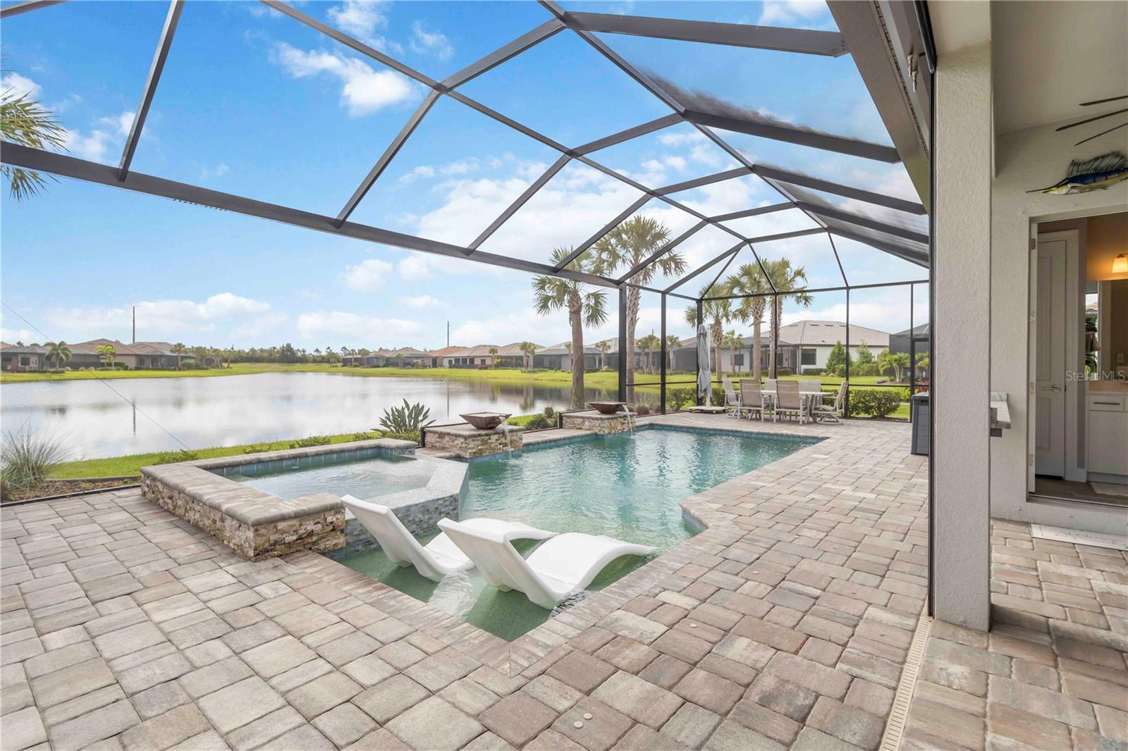 7327 SUMMERLAND CV