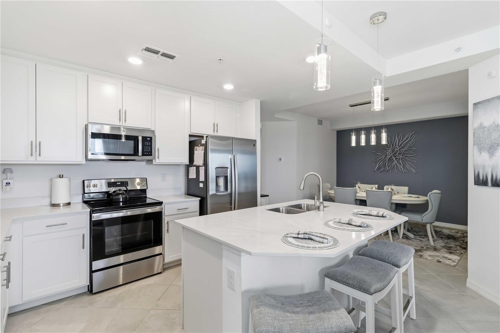 12140 WELLEN GOLF ST #208