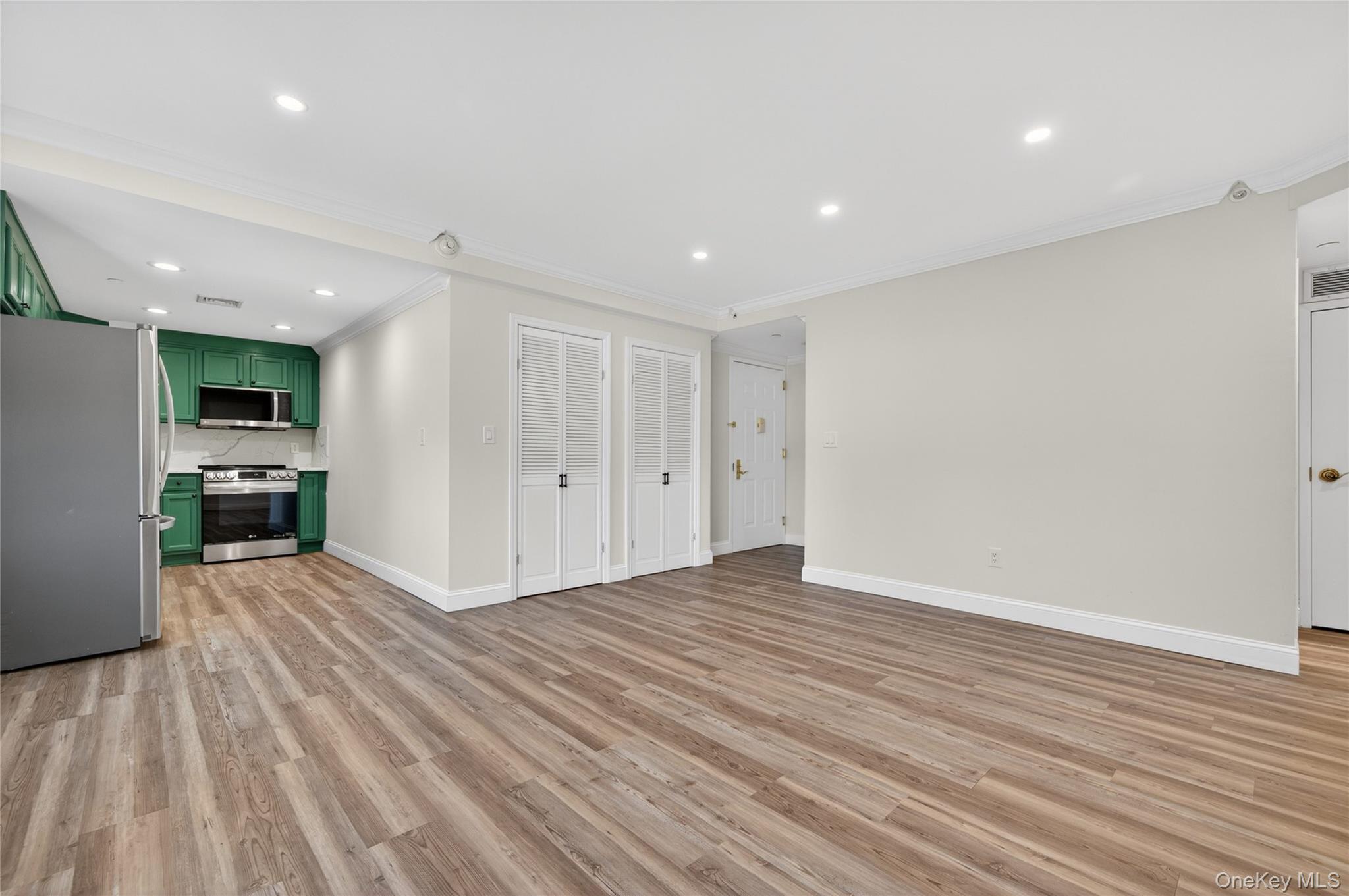242 Maple Avenue Unit: 419