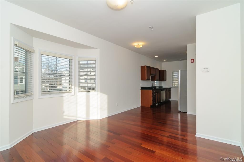 330 Maple Avenue Unit: 4