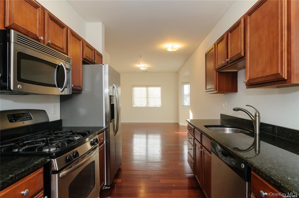 330 Maple Avenue Unit: 4