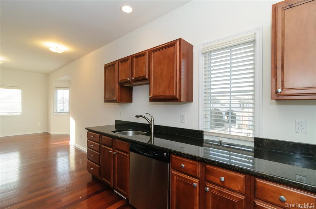330 Maple Avenue Unit: 4