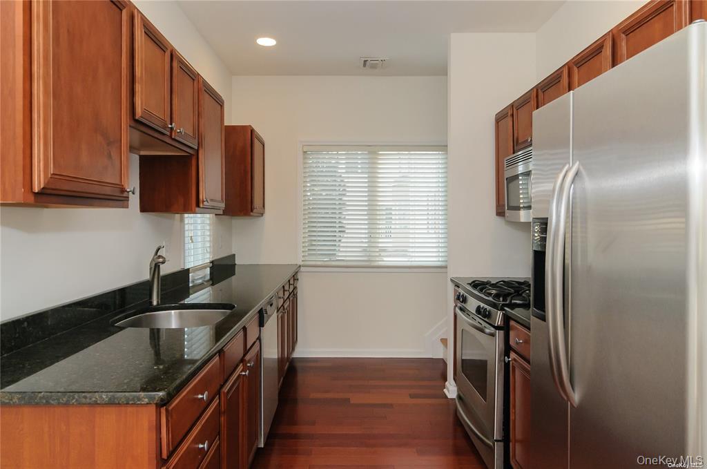 330 Maple Avenue Unit: 4