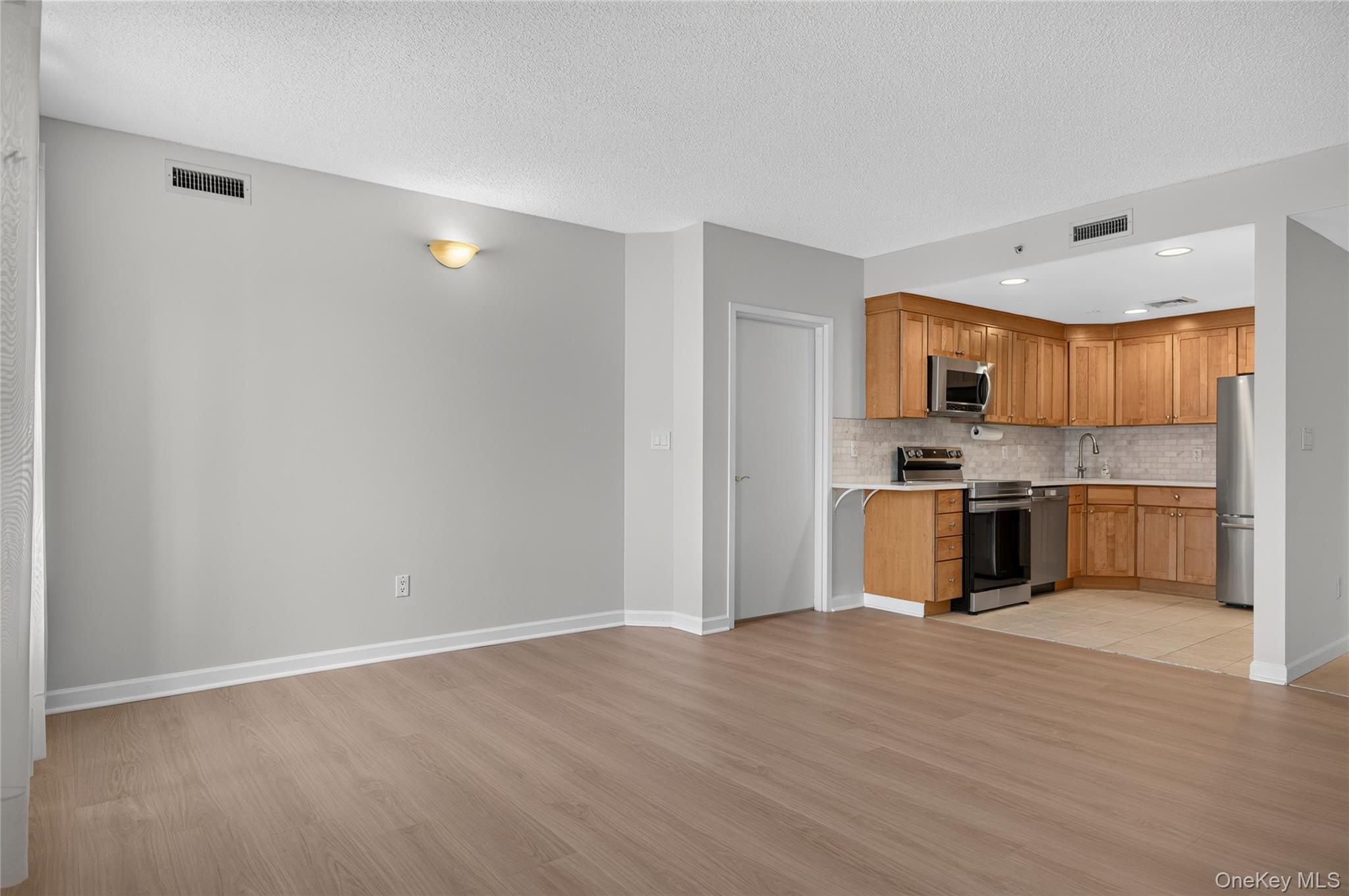 242 Maple Avenue Unit: 504