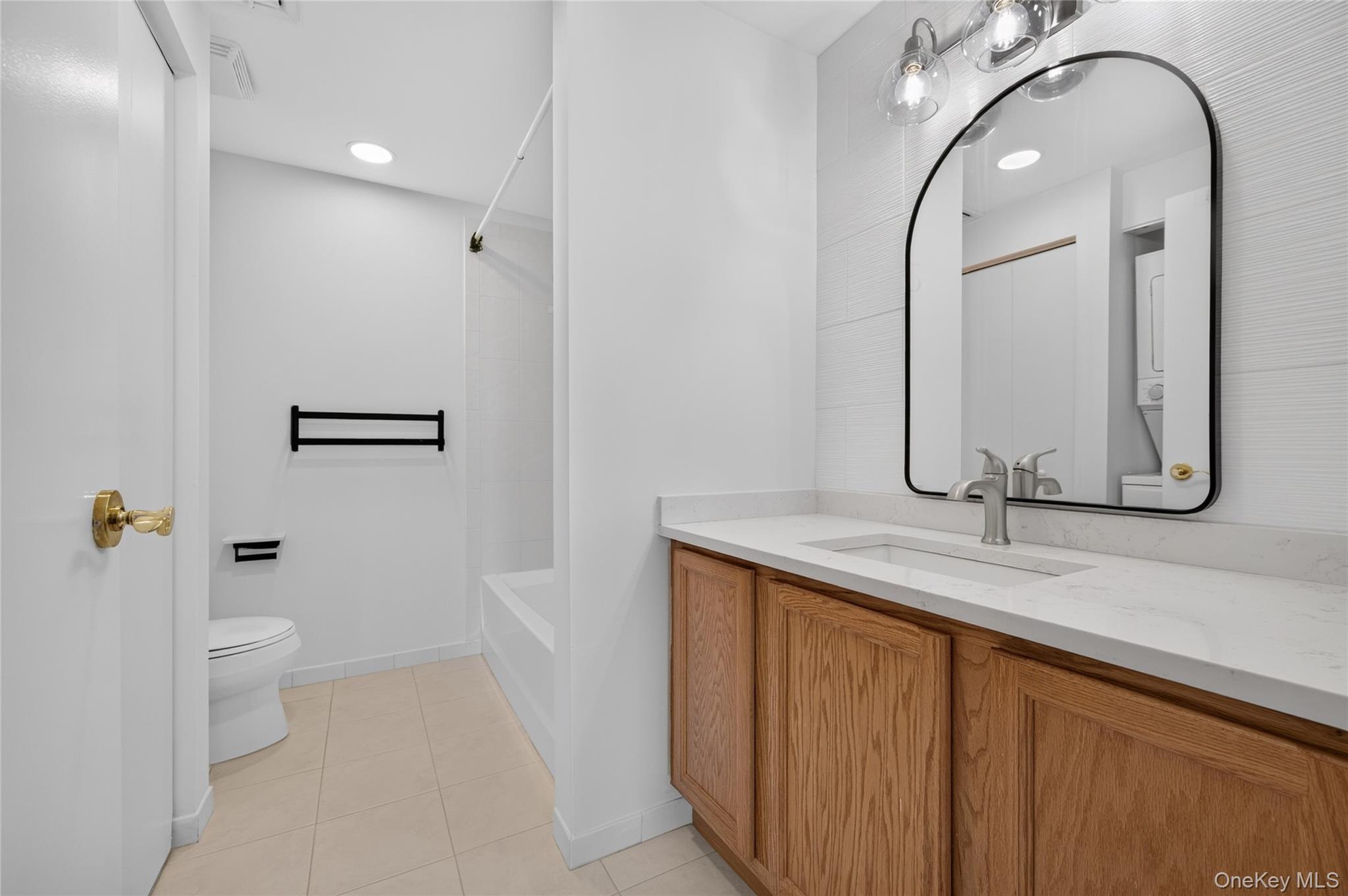 242 Maple Avenue Unit: 504
