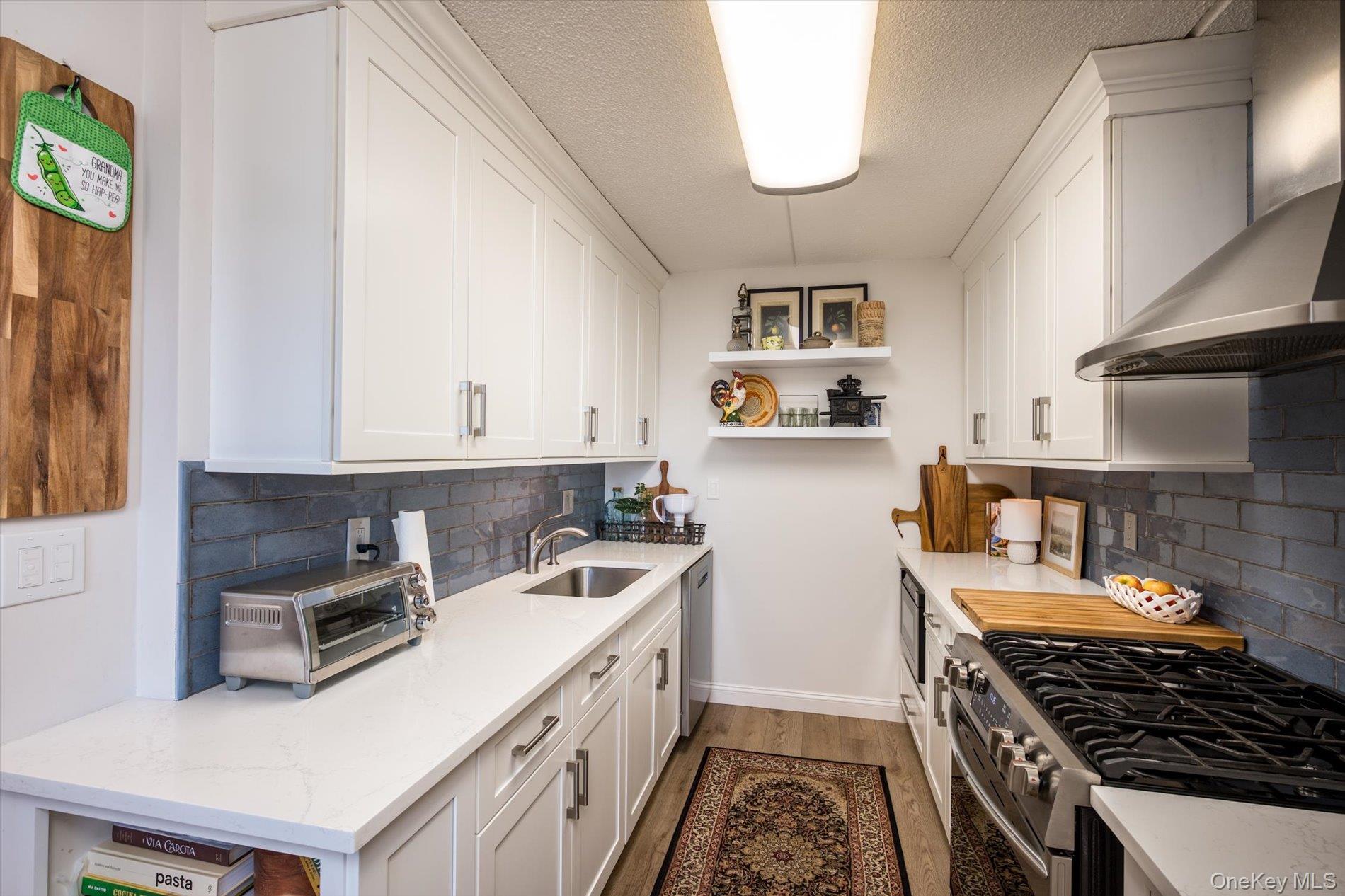 135 Post Avenue Unit: 3R