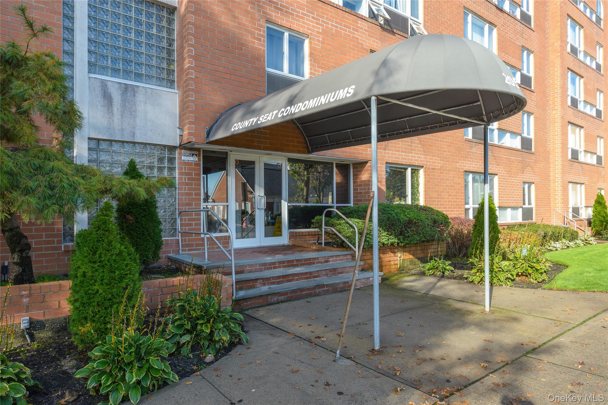 205 Mineola Boulevard Unit: 3G