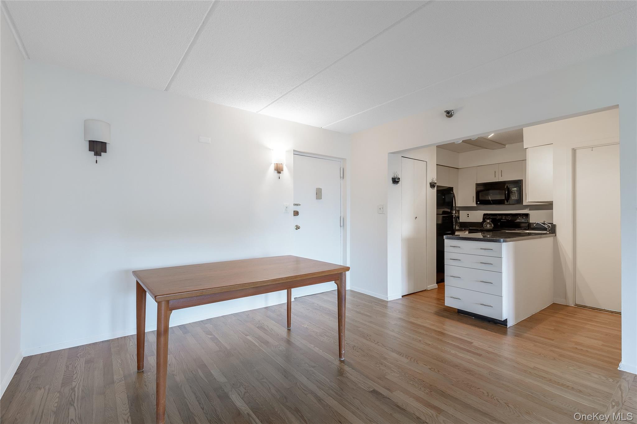 205 Mineola Boulevard Unit: 3G