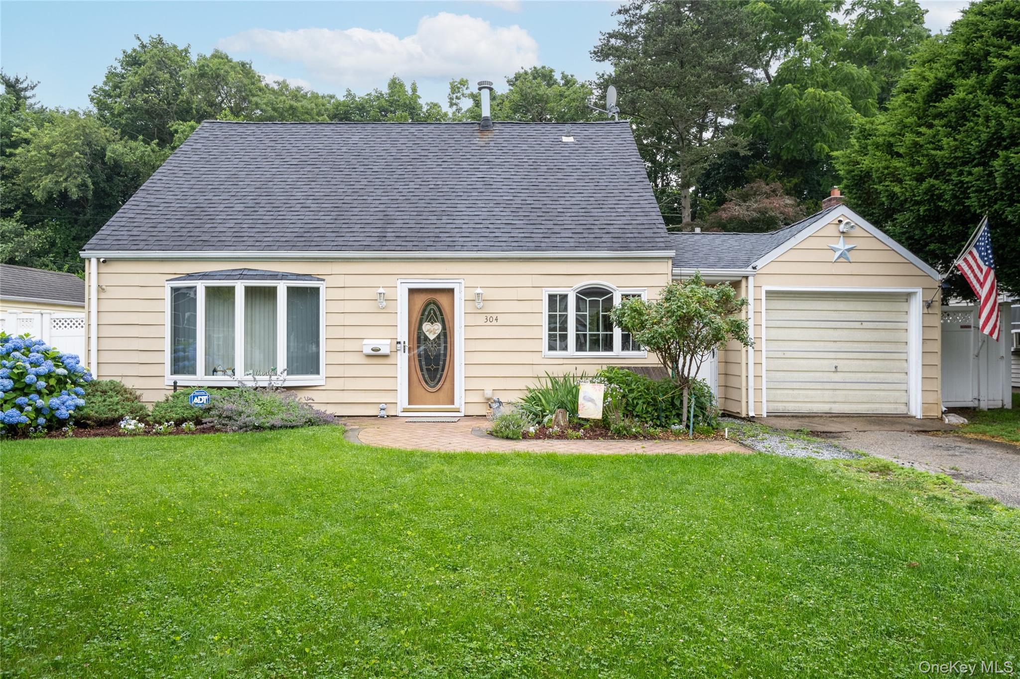 304 Jamaica Boulevard