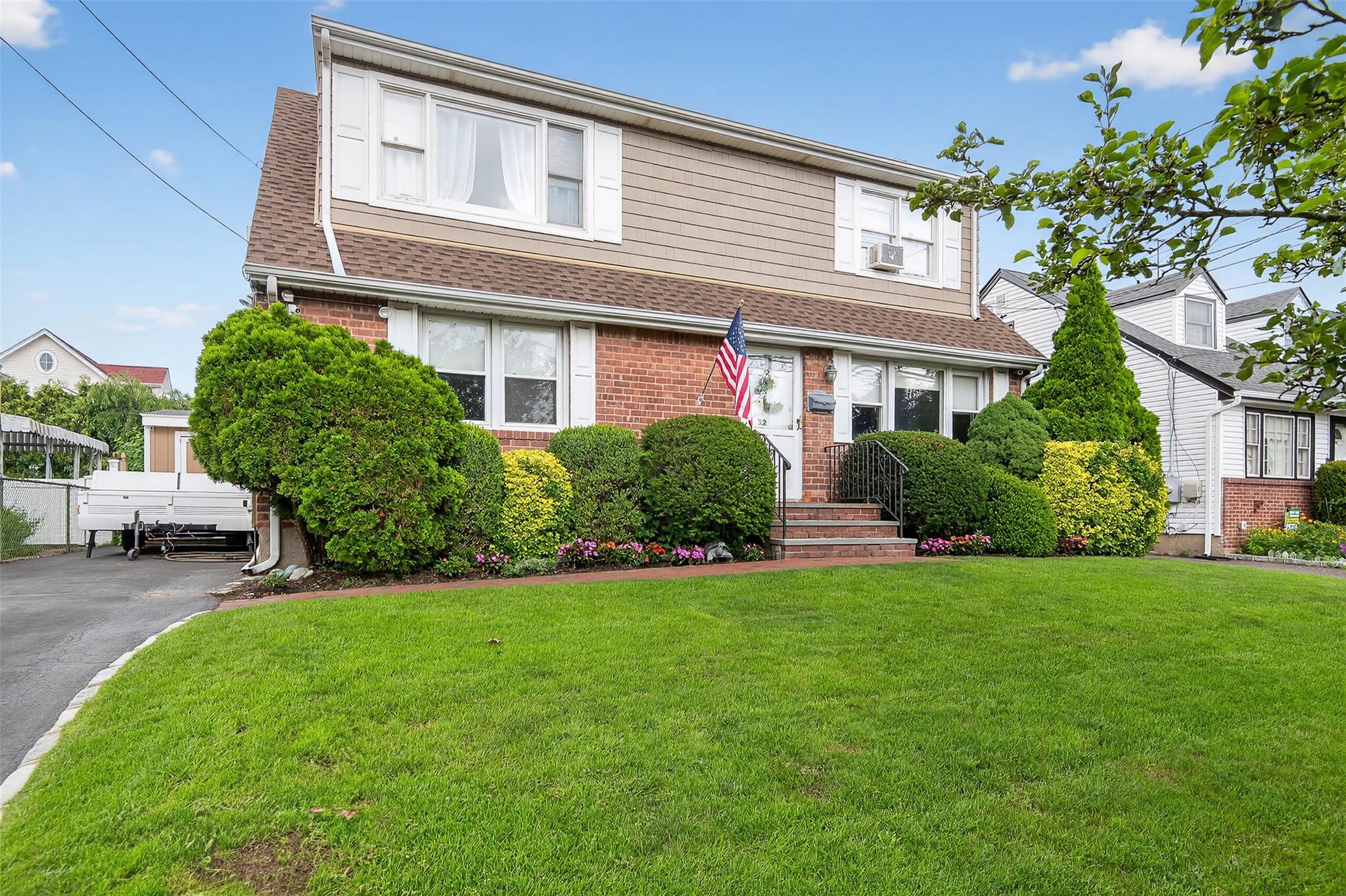 32 Roosevelt Court