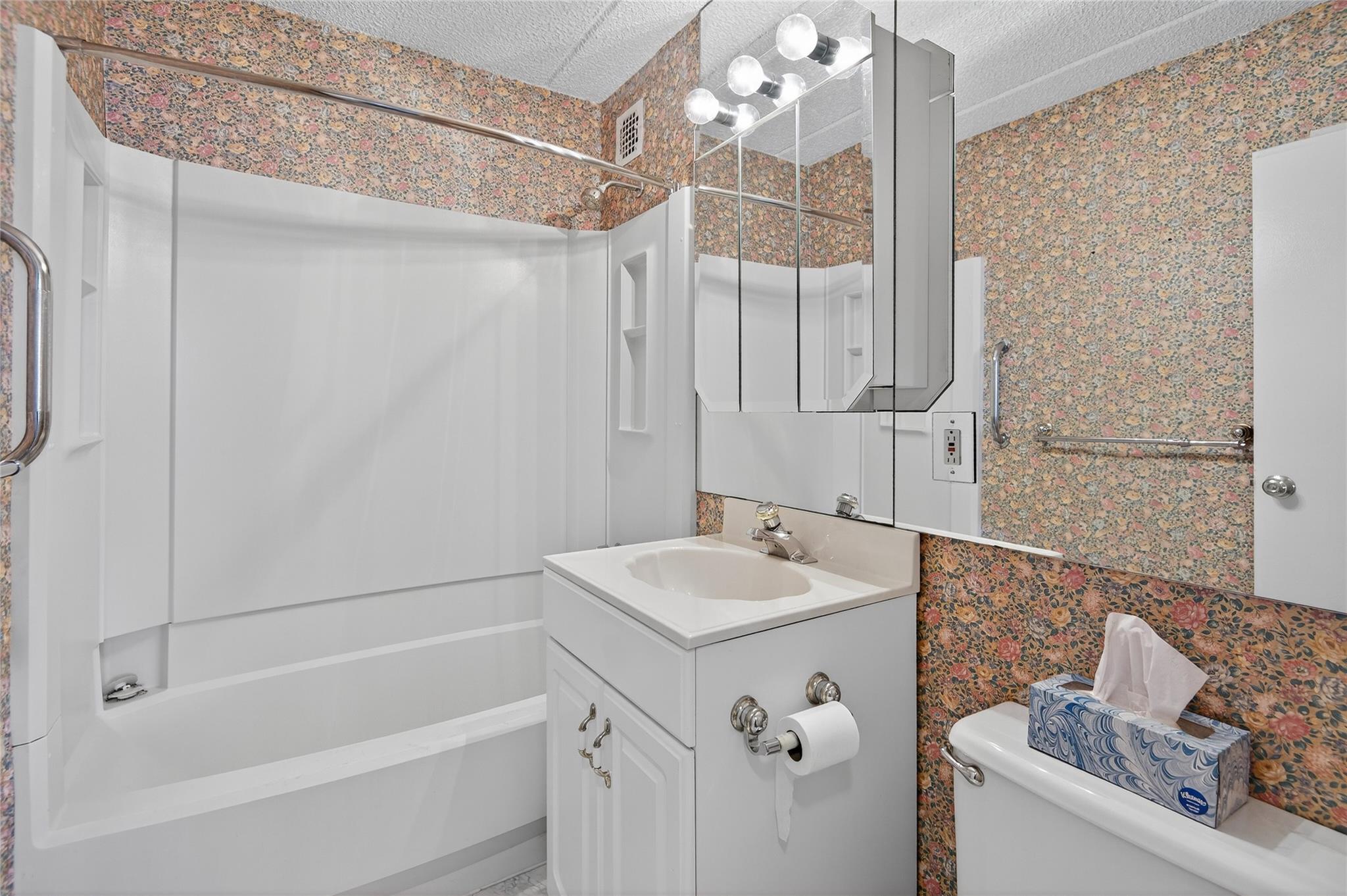 175 Maple Avenue Unit: 5G