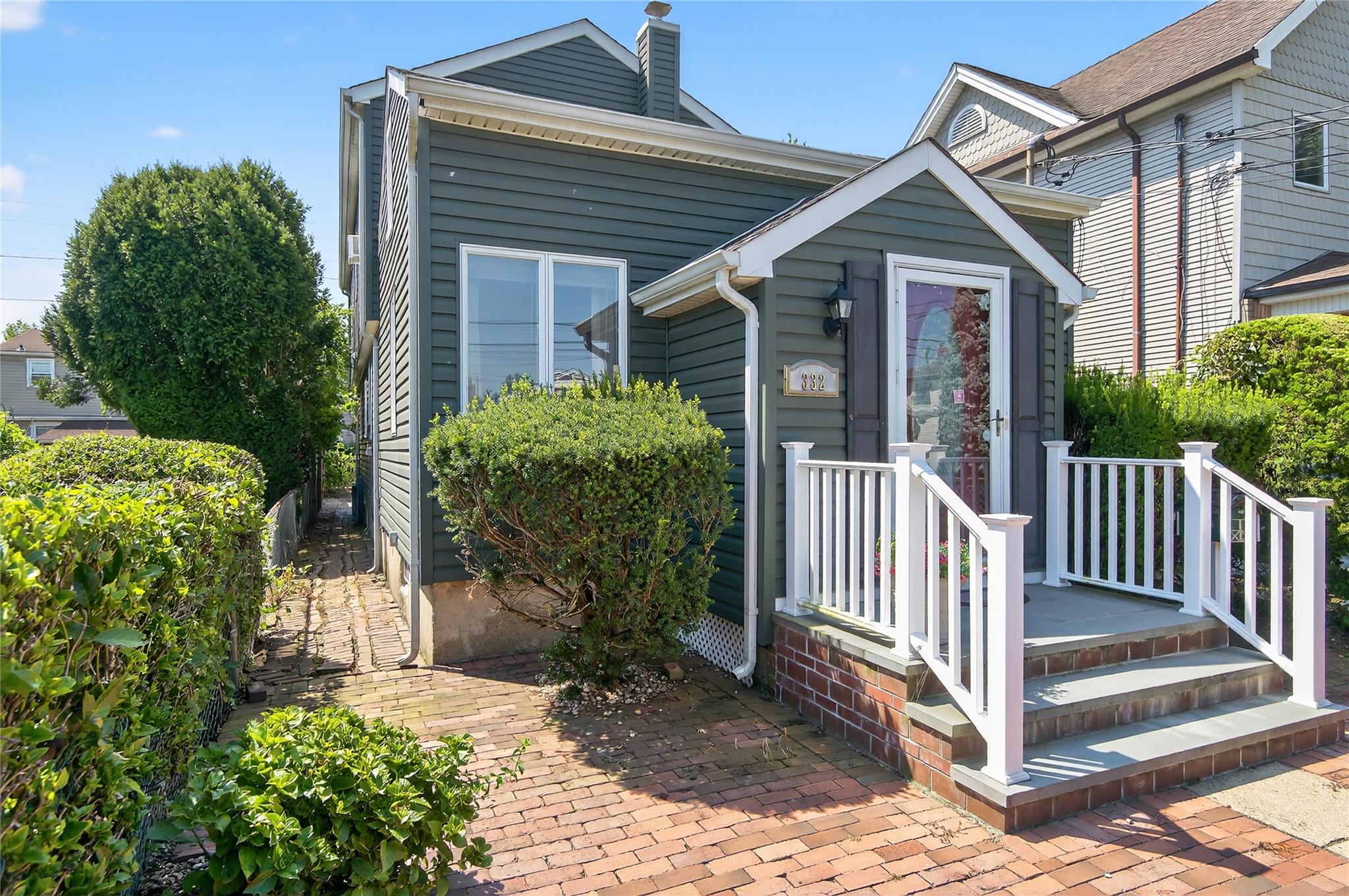 332 Mineola Avenue