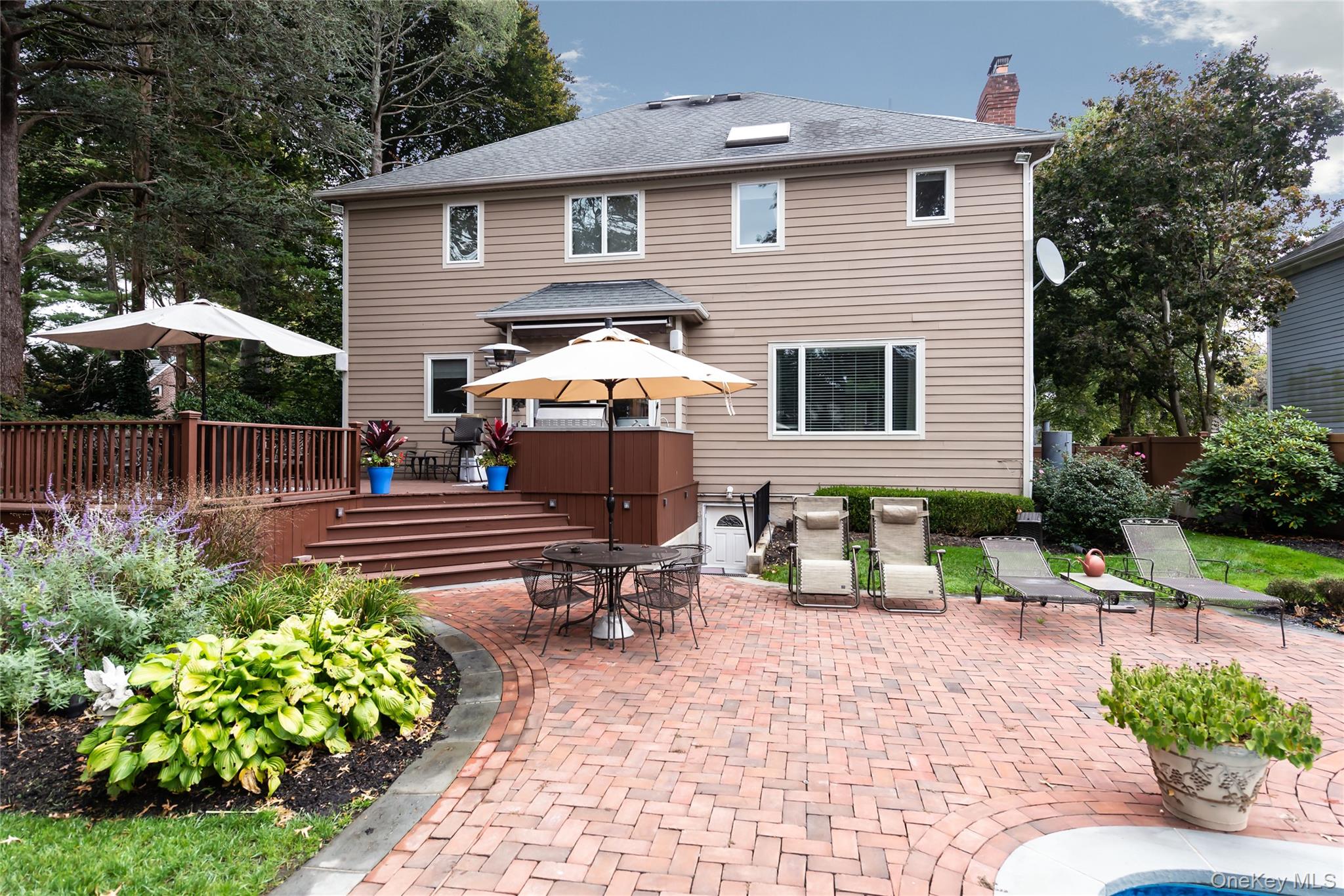 65 Oriole Way