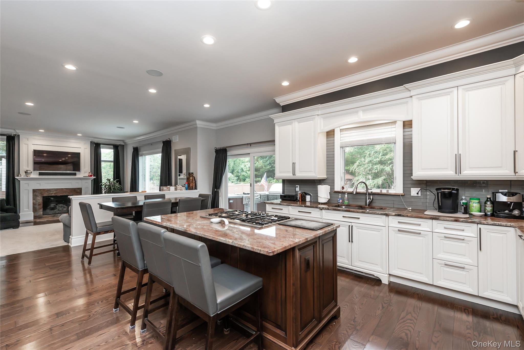65 Oriole Way