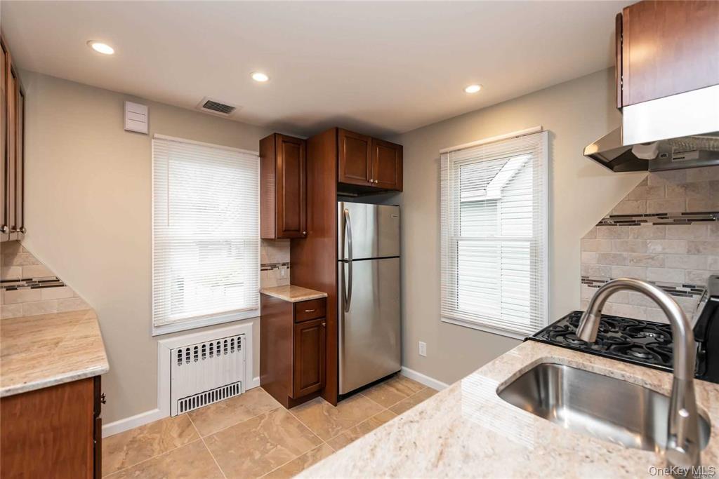 9 Capitol Avenue Unit: Upper level