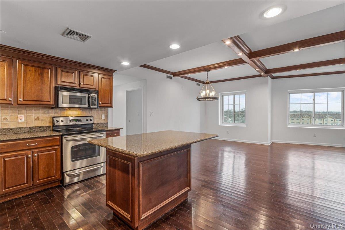 242 Maple Avenue Unit: 601