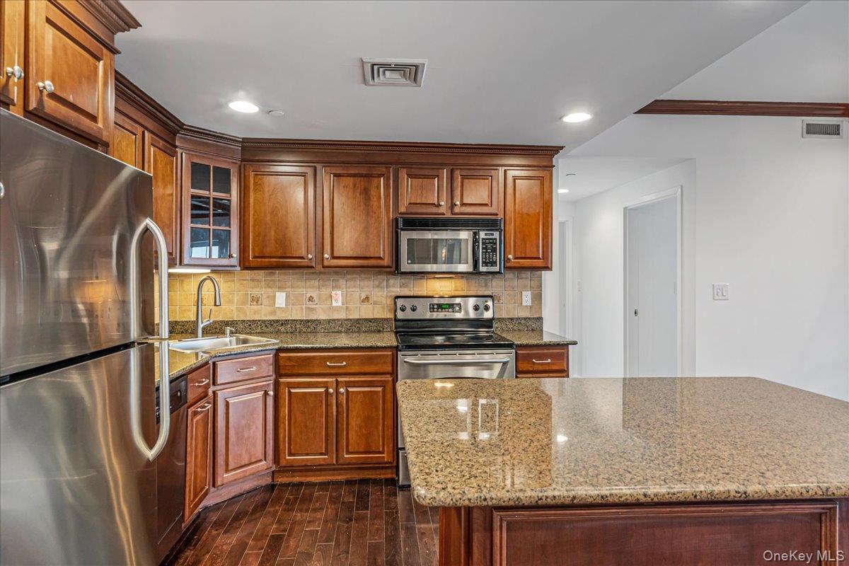 242 Maple Avenue Unit: 601