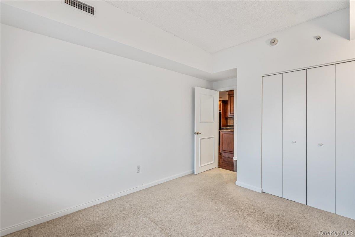 242 Maple Avenue Unit: 601