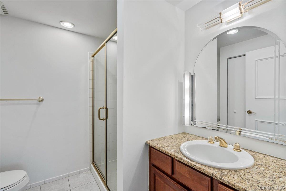 242 Maple Avenue Unit: 601