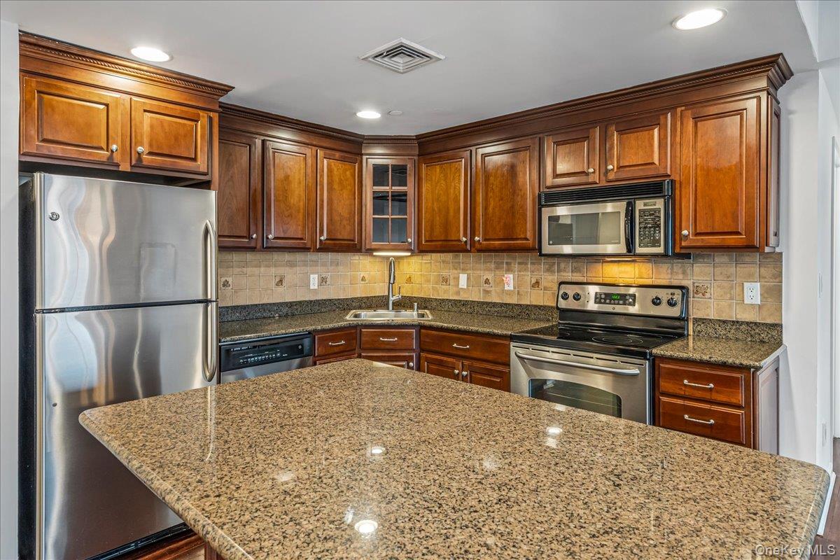 242 Maple Avenue Unit: 601