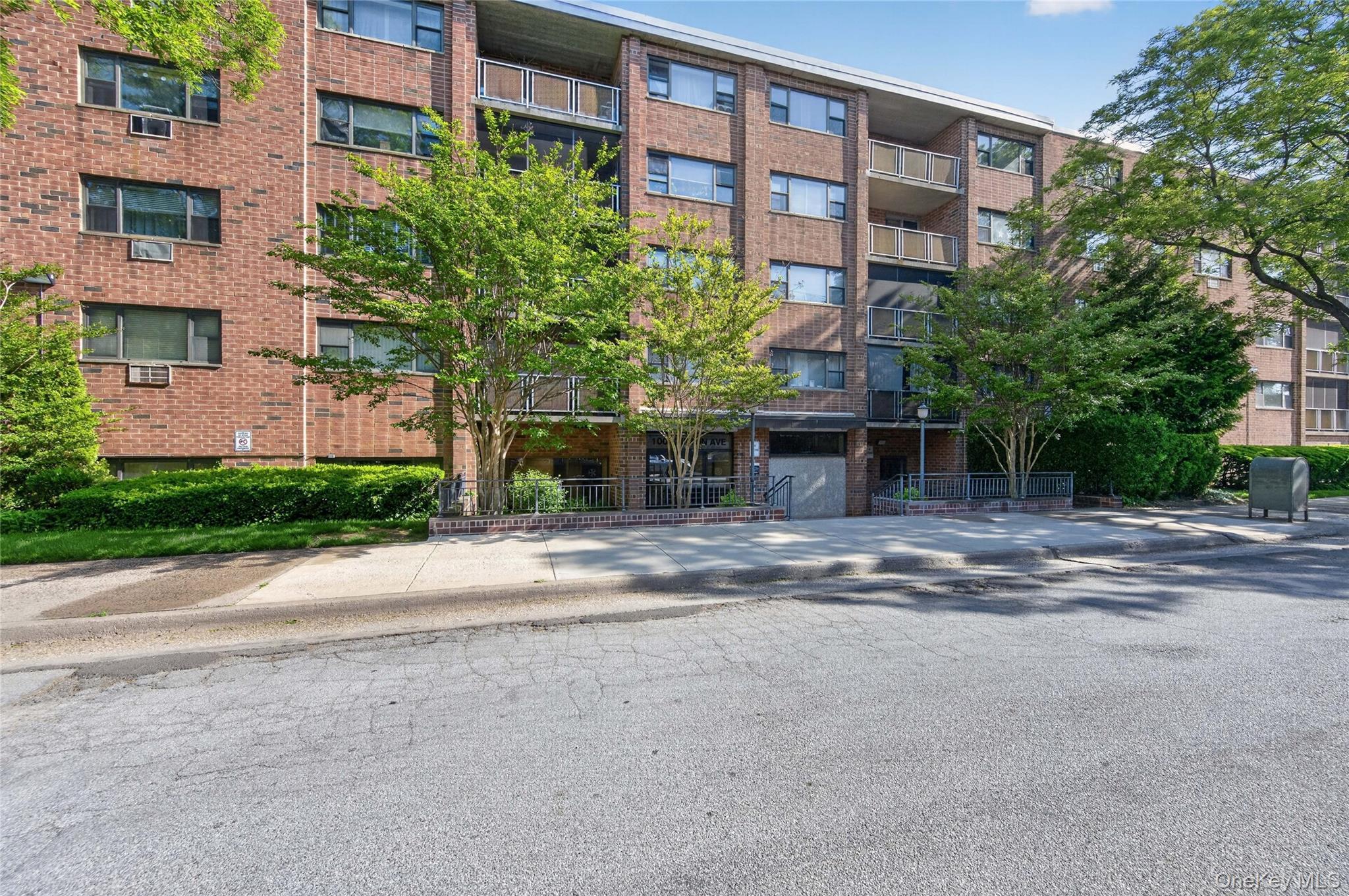 100 Clinton Avenue Unit: 2Y
