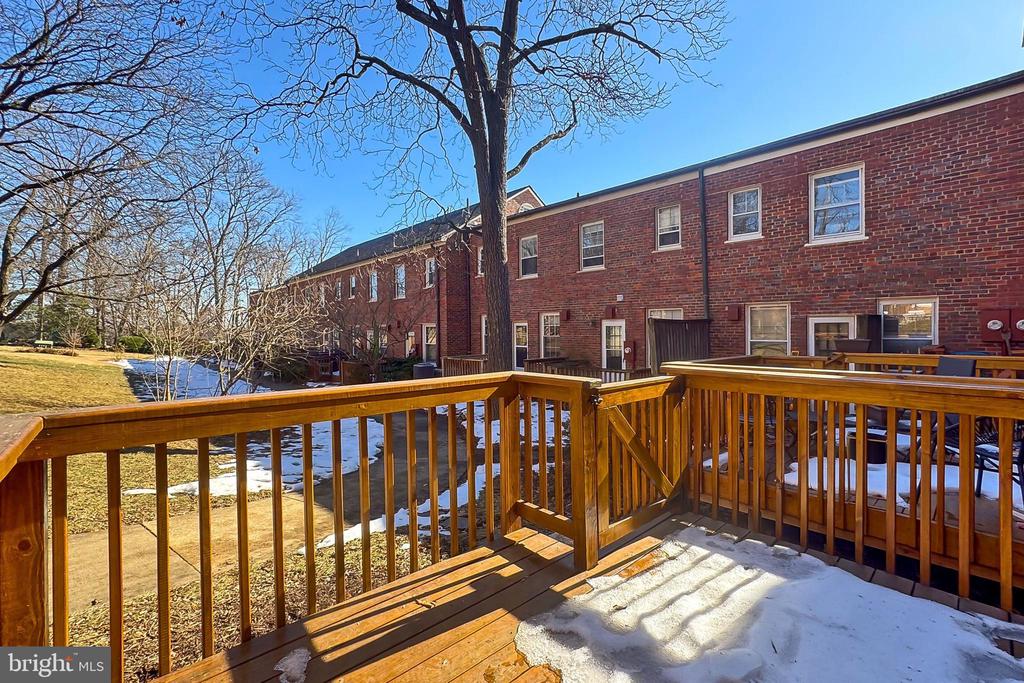 1401 S Barton St #214