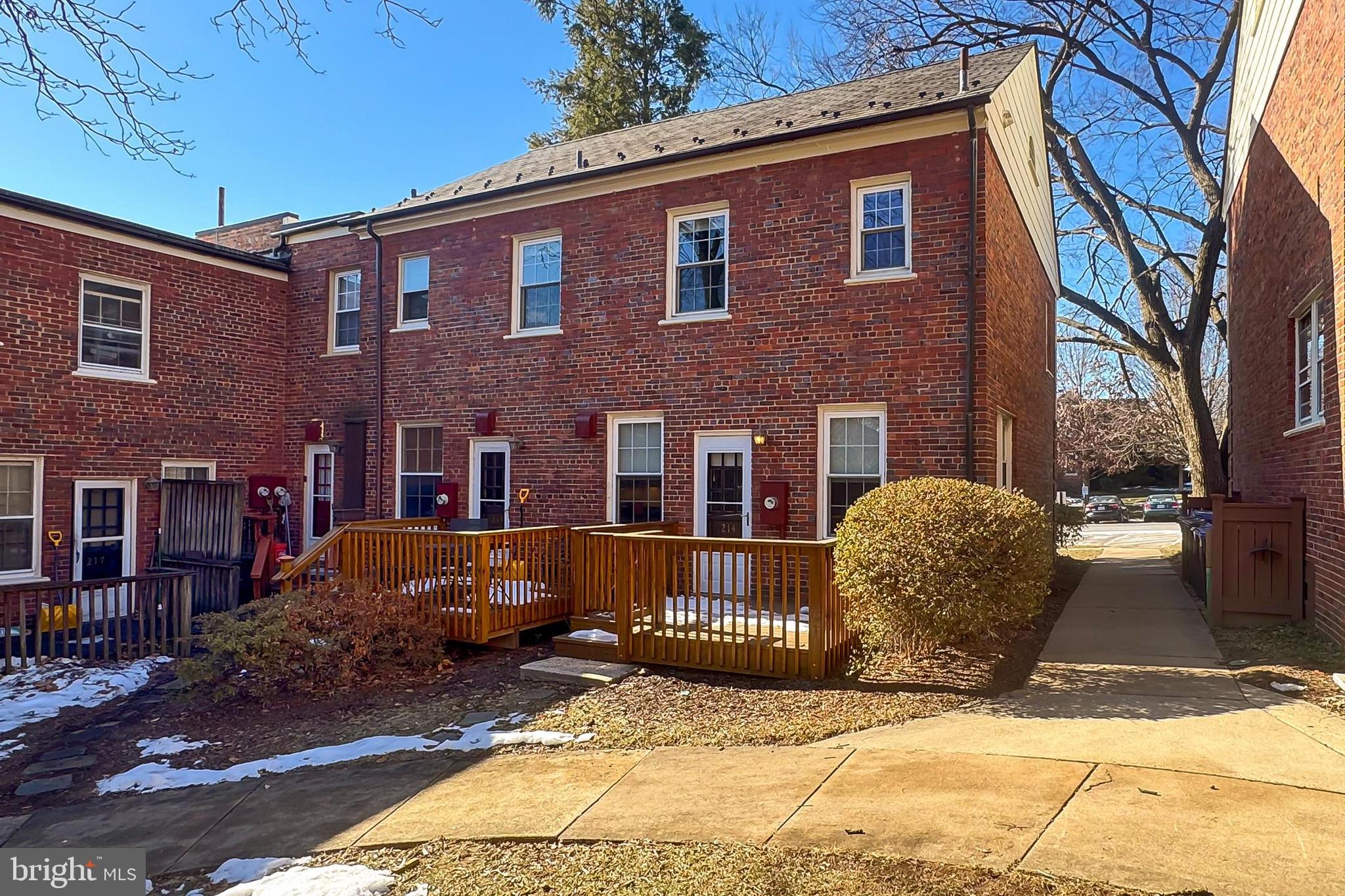 1401 S Barton St #214
