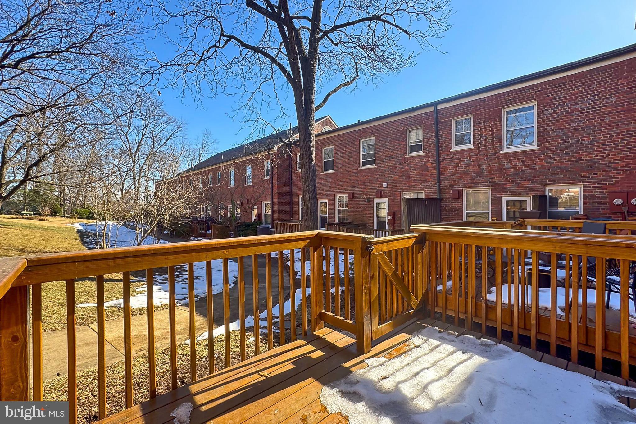 1401 S Barton St #214