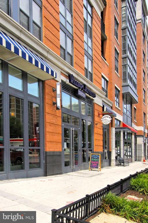 1401 S Barton St #214