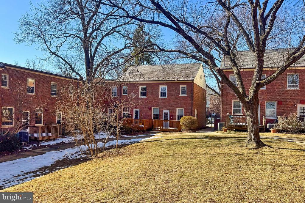 1401 S Barton St #214