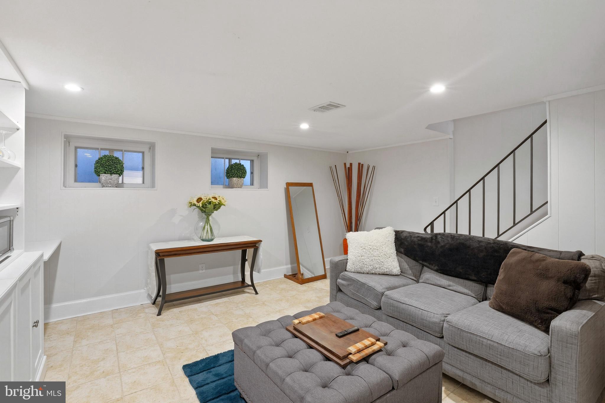 3363 S STAFFORD STREET