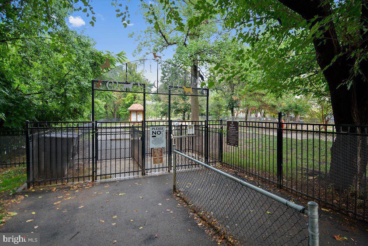 3363 S STAFFORD STREET