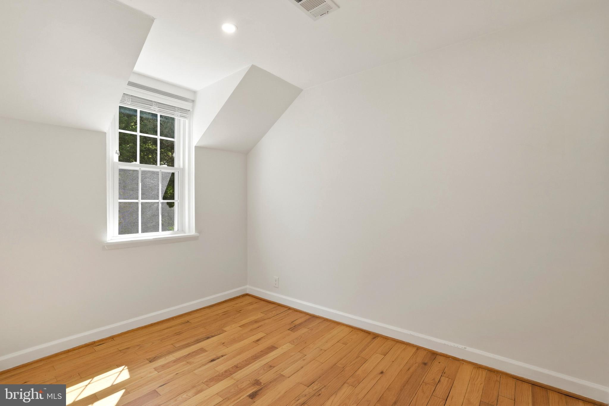 3363 S STAFFORD STREET