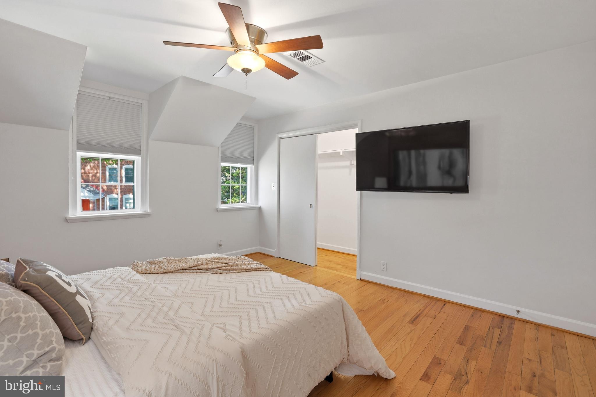 3363 S STAFFORD STREET