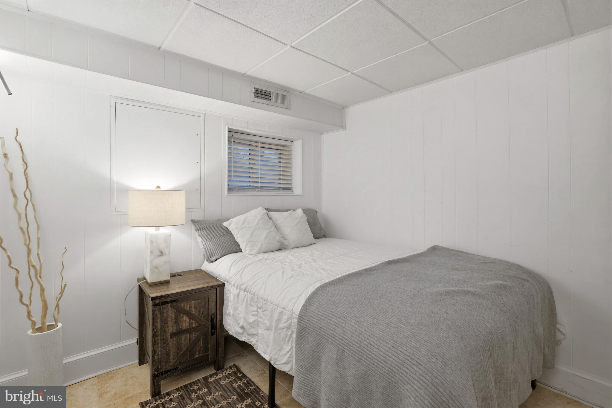 3363 S STAFFORD STREET