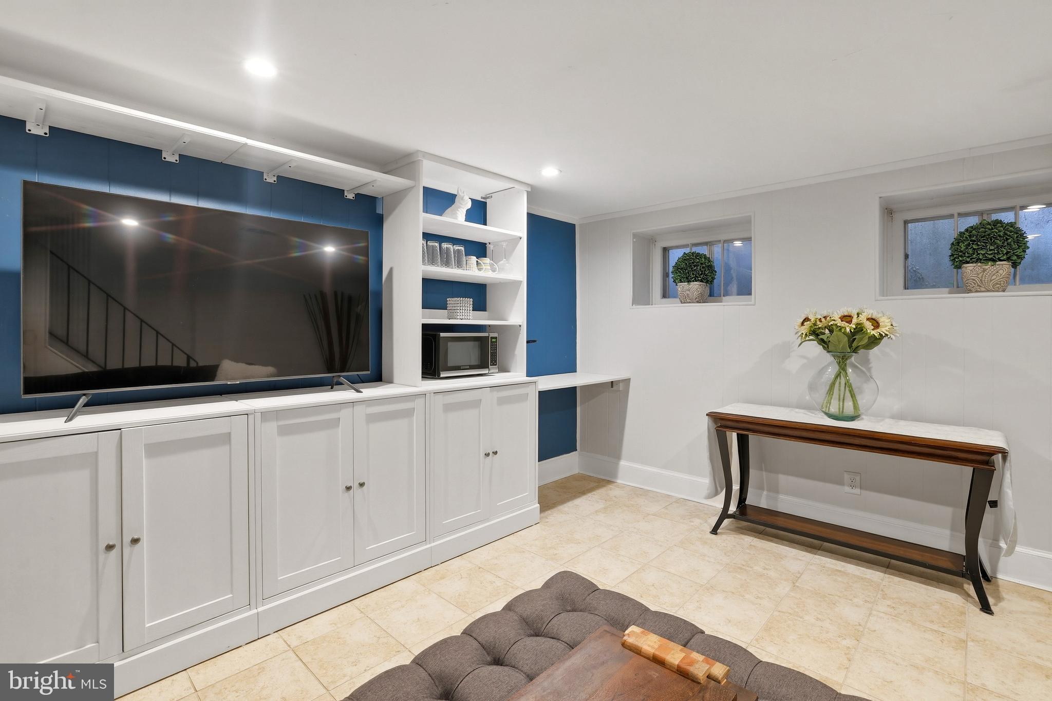 3363 S STAFFORD STREET