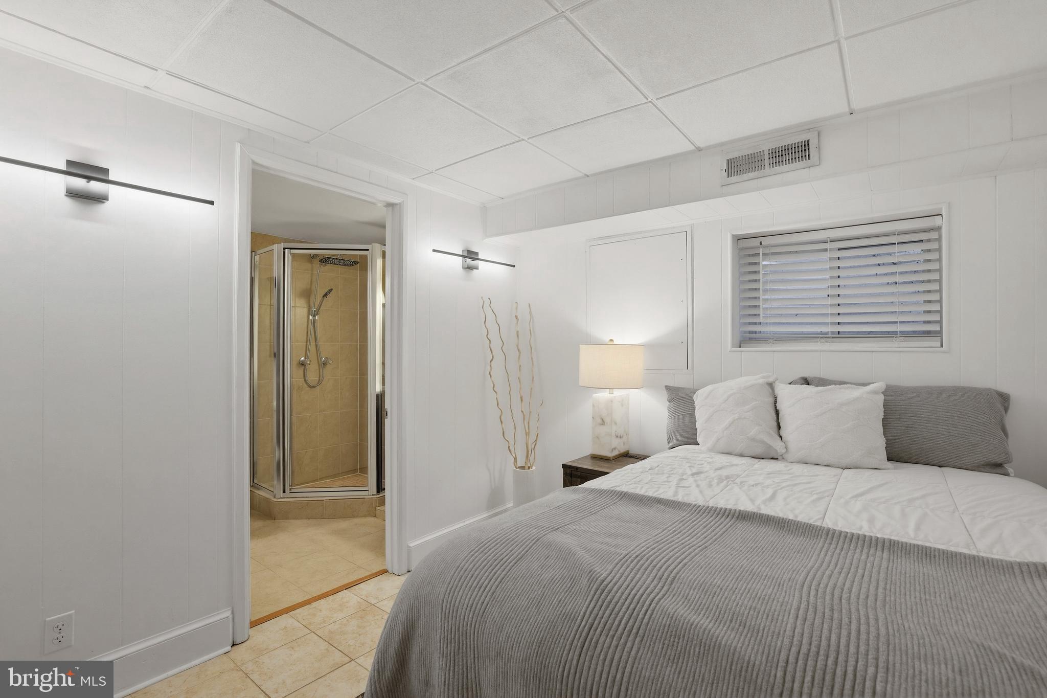 3363 S STAFFORD STREET