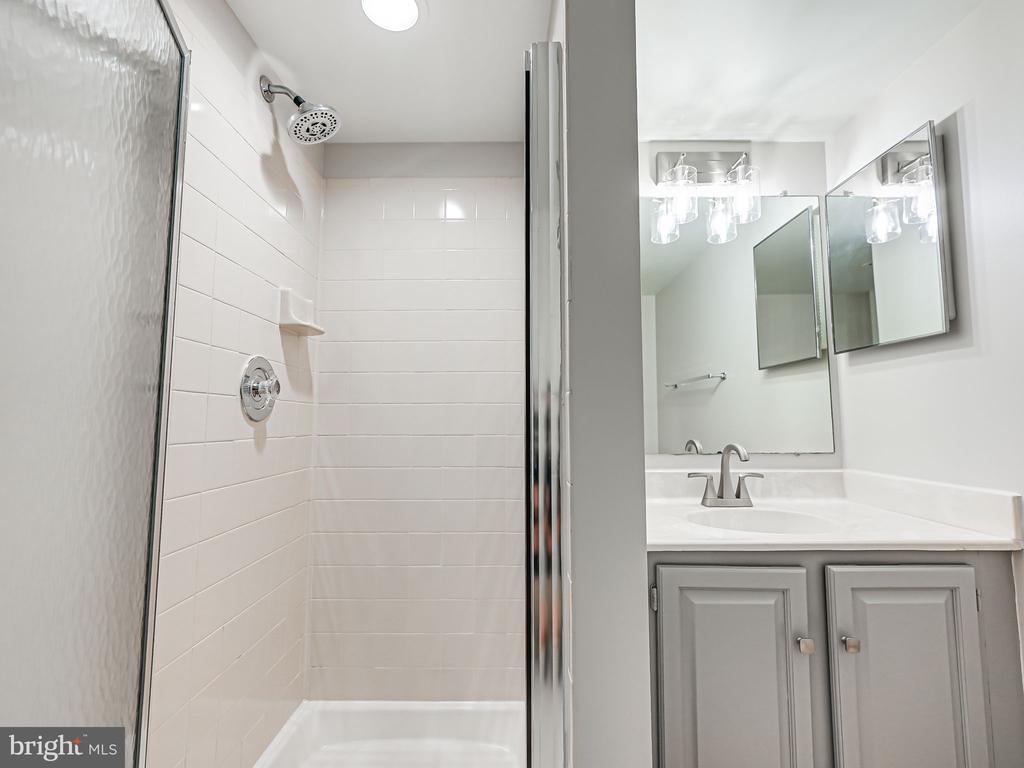 503 Colecroft Ct