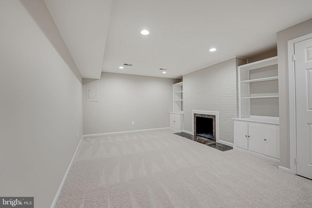 503 Colecroft Ct