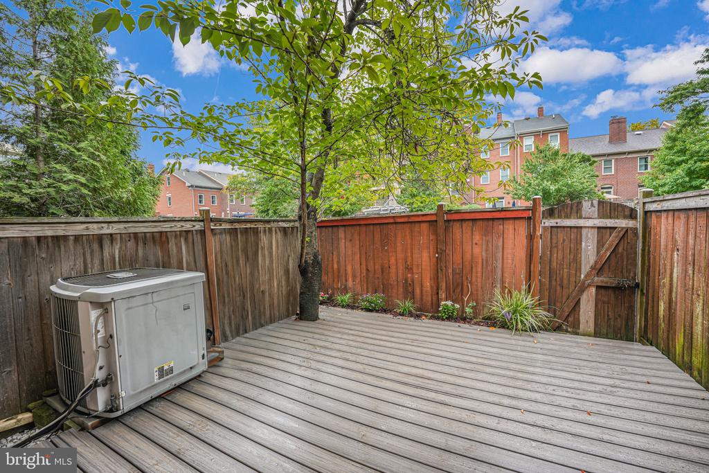 503 Colecroft Ct