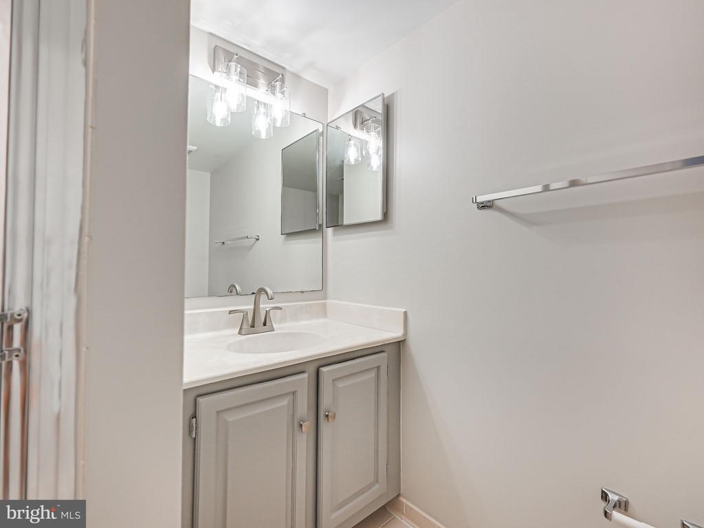 503 Colecroft Ct