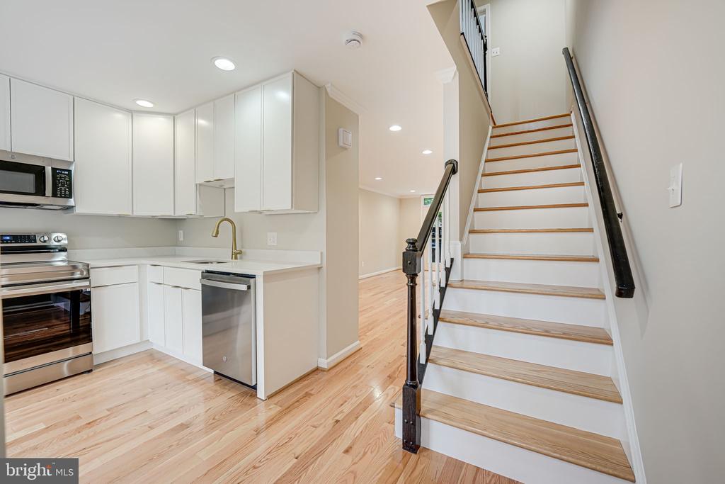 503 Colecroft Ct