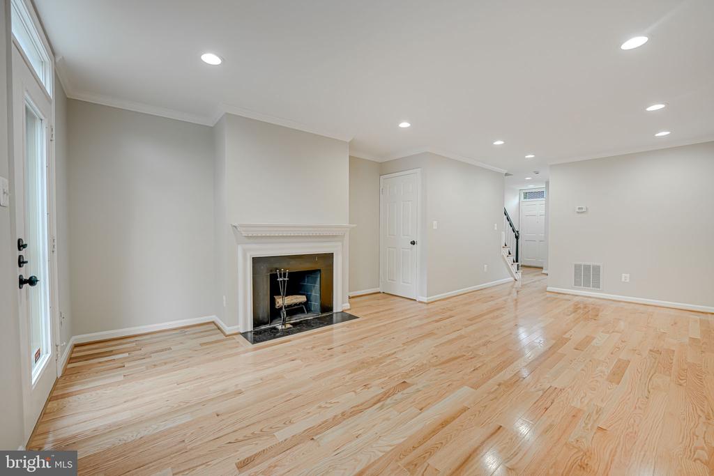 503 Colecroft Ct